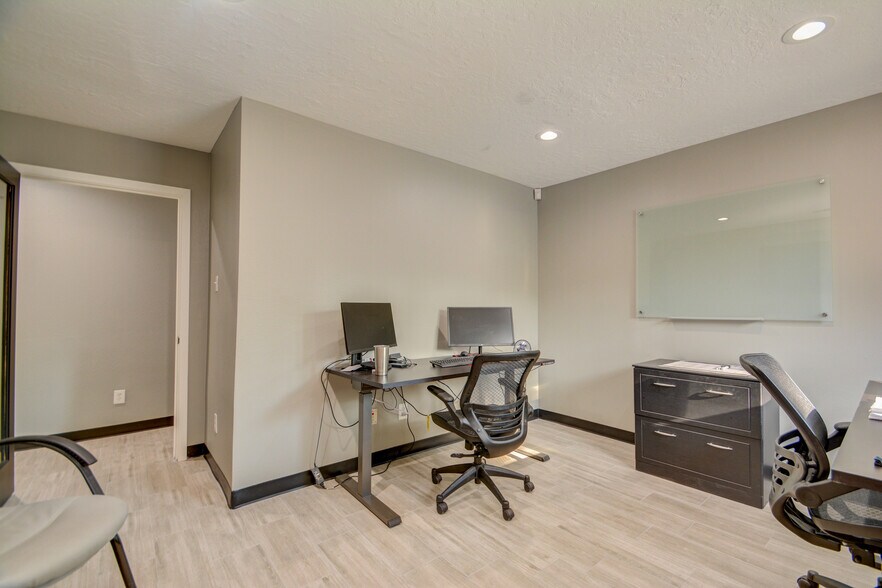 More Photos Of 26615 Oak Ridge Dr, The Woodlands Office For Lease