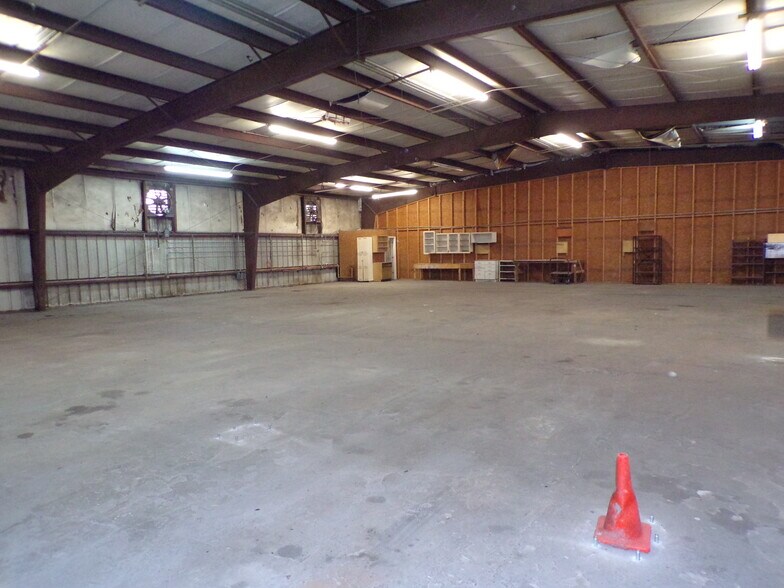 More Photos Of 3511 Century Blvd, Lakeland Warehouse For Lease
