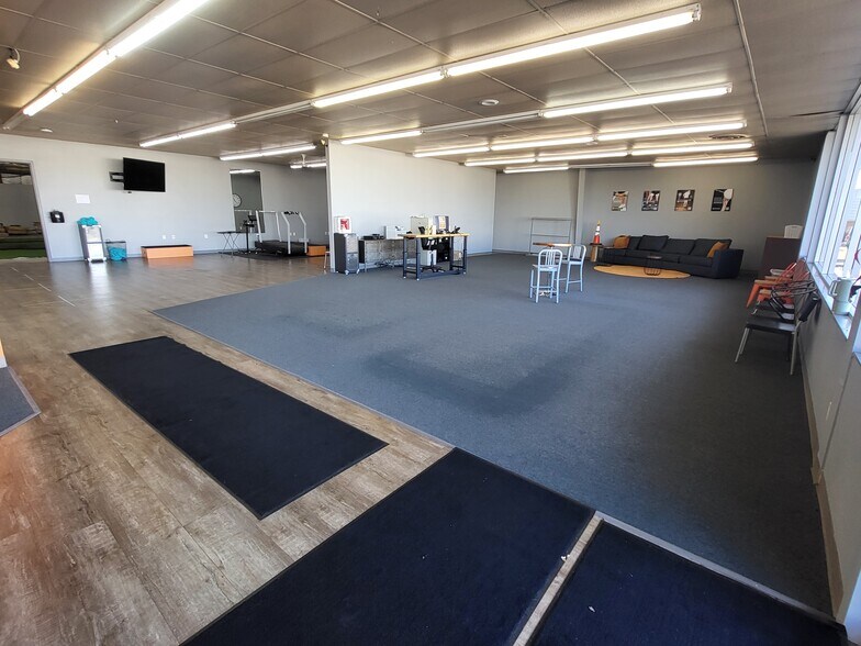 More Photos Of 1414 Interstate Loop, Bismarck General Retail For Sale