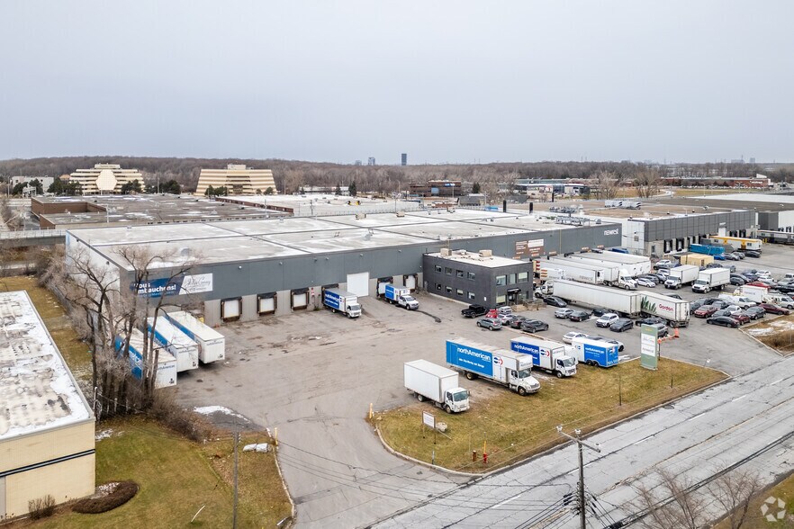 More Photos Of 1375-1405 Boul Hymus, Dorval Warehouse For Lease