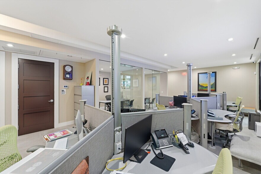 More Photos Of 45 Valencia Ave, Coral Gables Storefront Retail Office For Sale