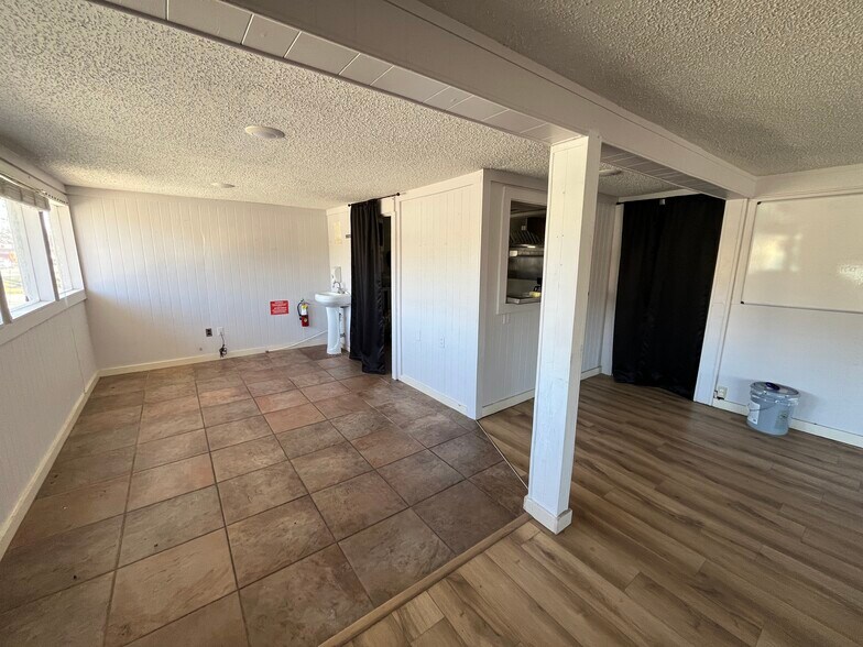 More Photos Of 600 N Second St, Hico Freestanding For Lease