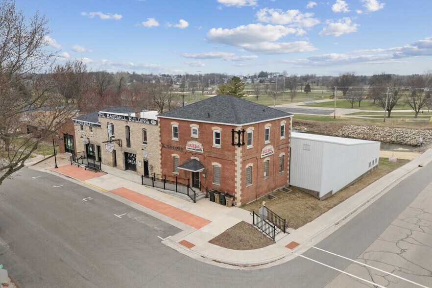 More Photos Of 310 2nd St SE, Dyersville Specialty For Sale