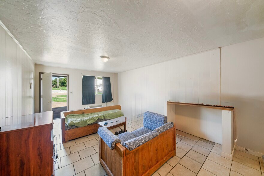 More Photos Of 2320 S Main St, Grove Multifamily For Sale