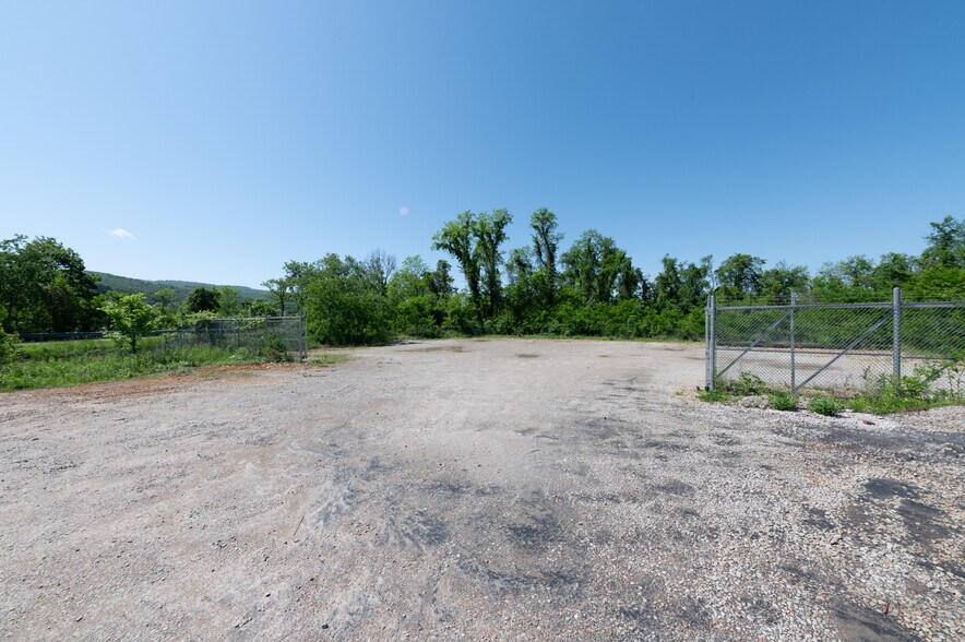 More Photos Of 714 Braddock View Dr, Mount Braddock Warehouse For Lease