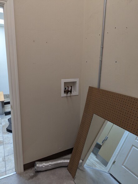 More Photos Of 1255-1263 S Monroe Ave, Green Bay Unknown For Lease