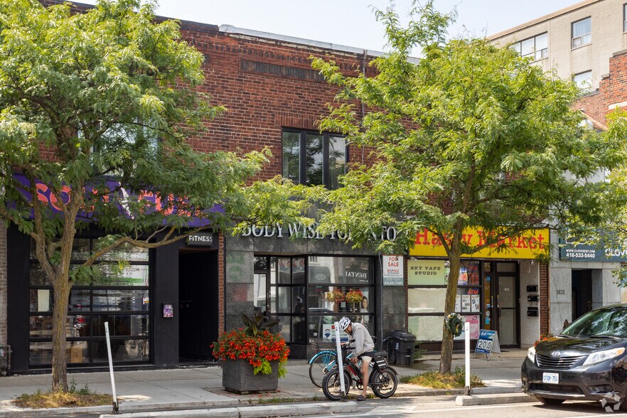 More Photos Of 1611 Bloor St W, Toronto Storefront Retail Office For Sale