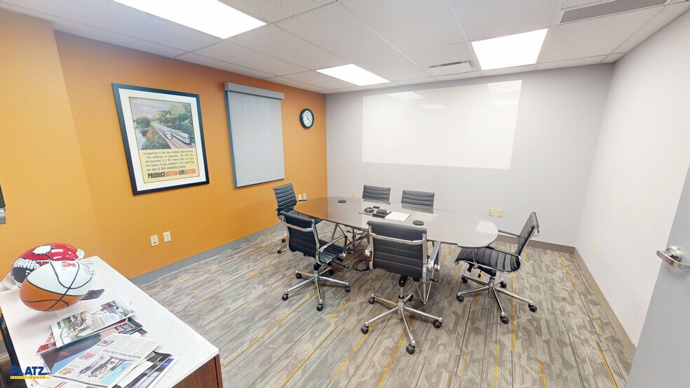 More Photos Of 320 E Market St, Warren Medical For Lease