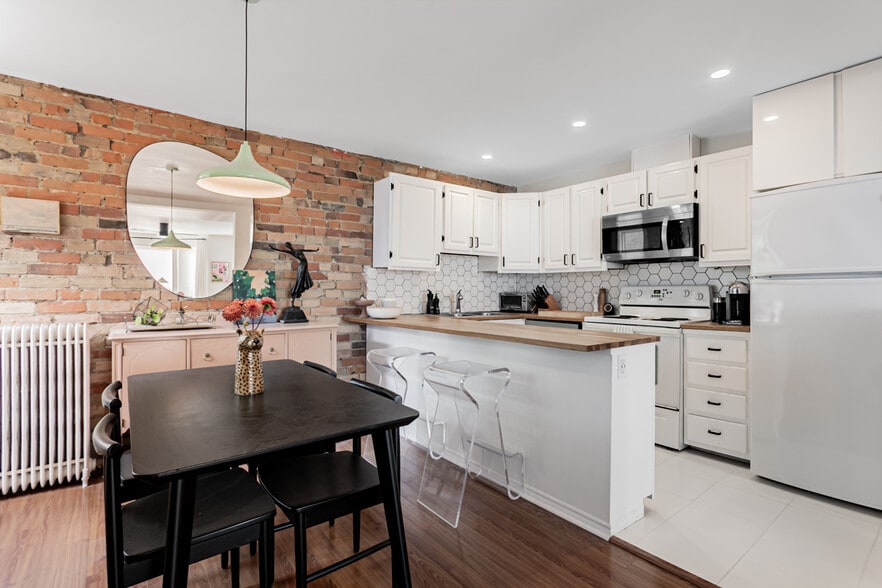 More Photos Of 164 Sunnyside Av, Toronto Multifamily For Sale