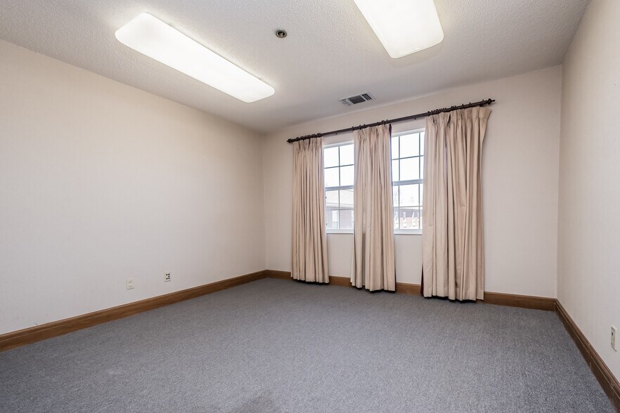 More Photos Of 7222 Day Ave SW, Navarre Medical For Lease