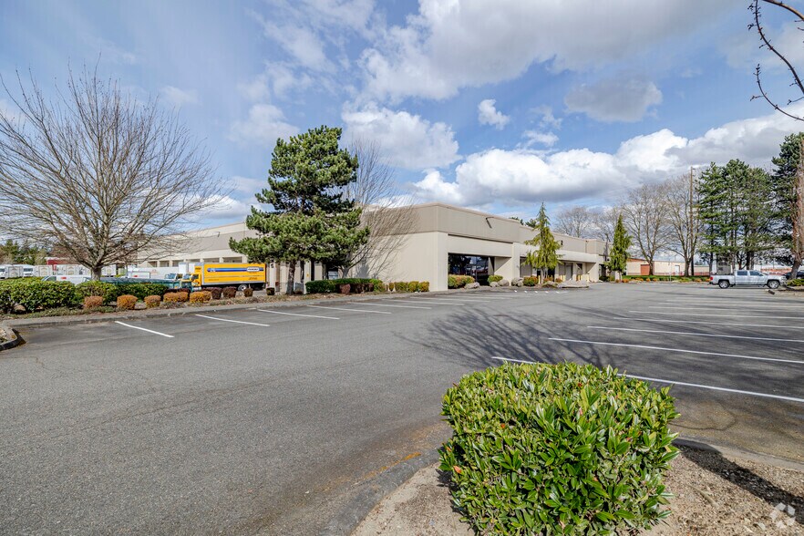 More Photos Of 4215 95th St SW, Lakewood Warehouse For Lease
