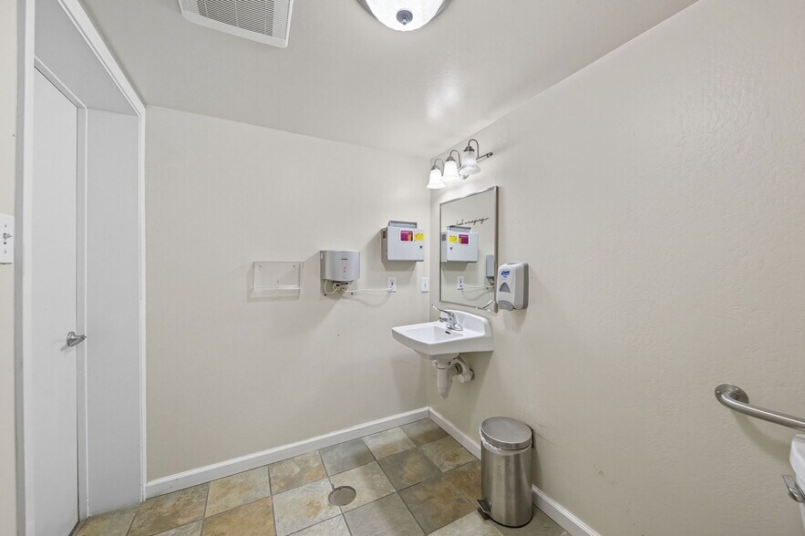 More Photos Of 1021 S El Camino Real, San Mateo Office For Sale