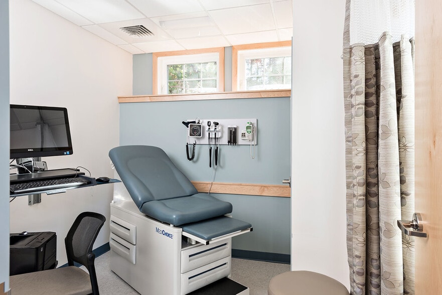 More Photos Of 33 Edgerton Dr, North Falmouth Medical For Sale