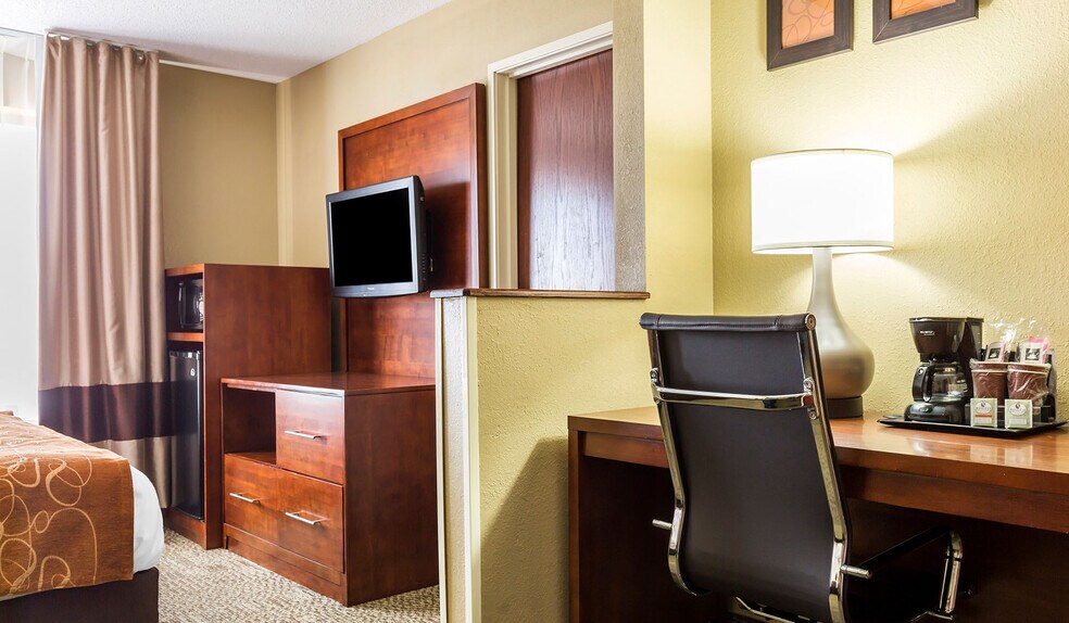 More Photos Of 2235 173rd St, Lansing Hotel For Sale