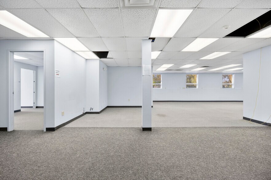 More Photos Of 30-32 N Russell Rd, Albany Office For Sale