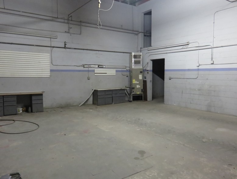 More Photos Of 348 Mason Ave, Daytona Beach Auto Repair For Sale