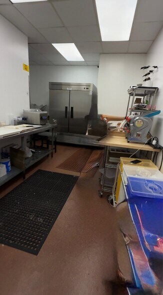 More Photos Of 5657 Wilshire Blvd, Los Angeles Office For Lease