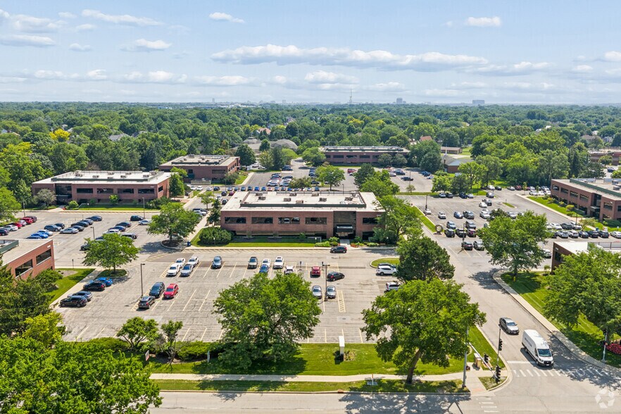More Photos Of 1749 S Naperville Rd, Wheaton Office For Lease