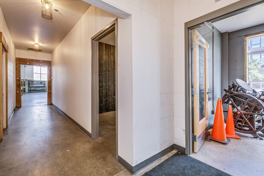 More Photos Of 2336 Territorial Rd, Saint Paul Warehouse For Sale