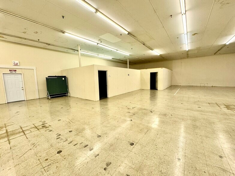 More Photos Of 3200 Roosevelt Blvd, Middletown Unknown For Lease