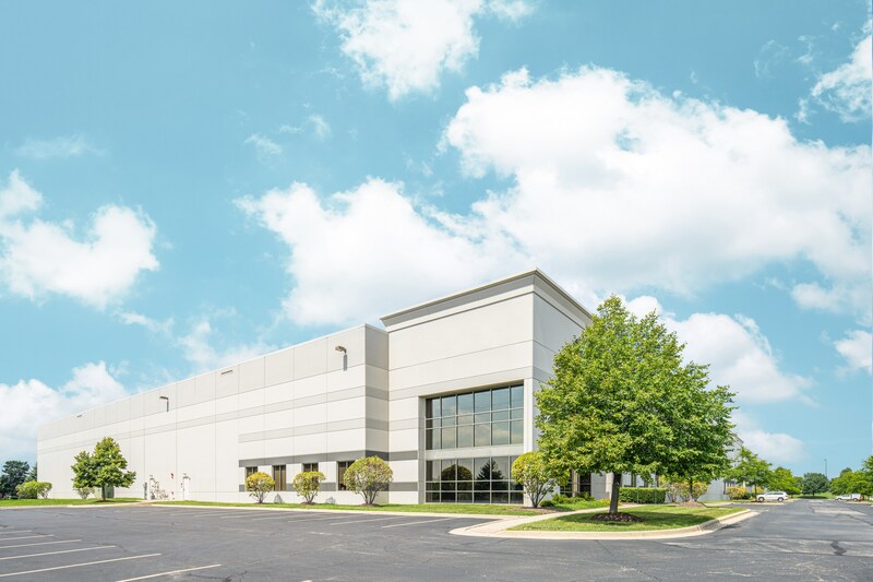 More Photos Of 300 Airport Rd, Elgin Warehouse For Lease