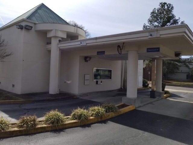 More Photos Of 100 Bosley Ave, Suffolk Bank For Lease