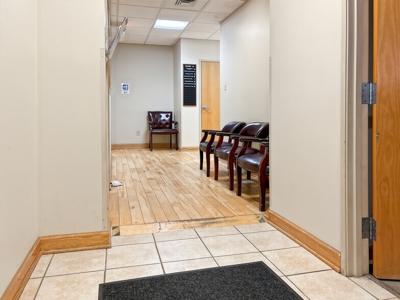 More Photos Of 2005 N Valparaiso St, Valparaiso Coworking Space