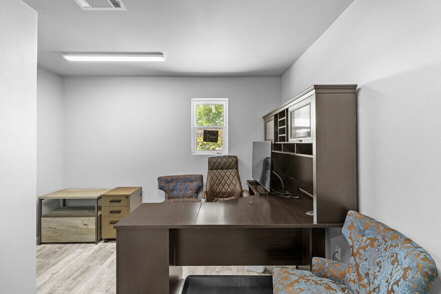 More Photos Of 26403 Oak Ridge Dr, Spring Flex For Lease