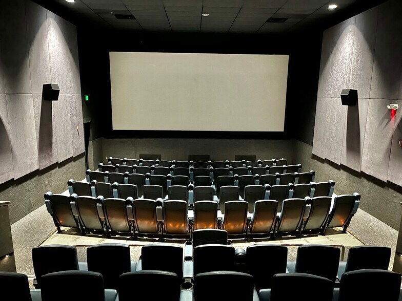 More Photos Of 1060 Mariners Dr, Warsaw General Retail For Sale