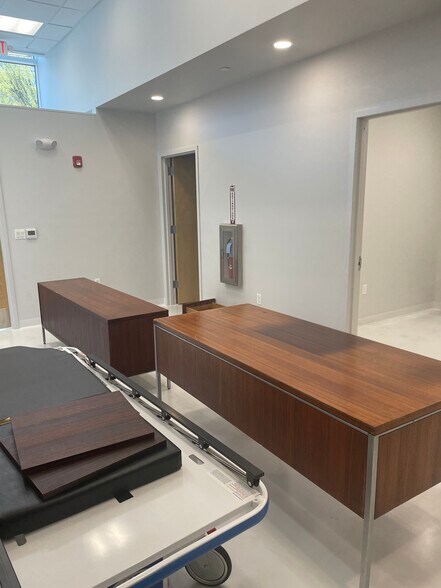 More Photos Of 33 State Route 27, Edison Freestanding For Sale