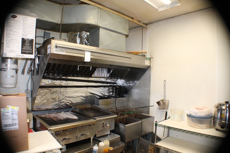 More Photos Of N51W34950 E Wisconsin Ave, Okauchee Specialty For Lease