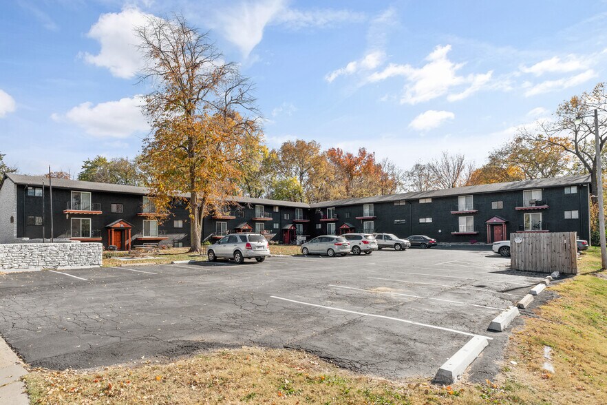 More Photos Of 341 E Loula St, Olathe Apartments For Sale