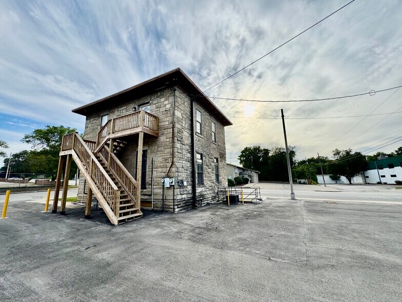 More Photos Of 225 N 7th St, Kansas City Flex For Sale