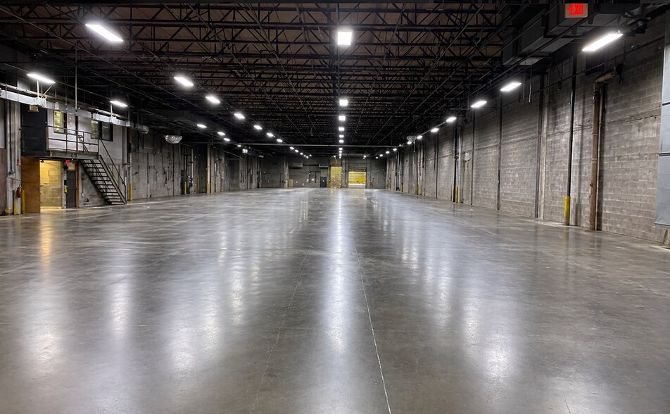 More Photos Of 11700 Dunlap Industrial Blvd, Maryland Heights Warehouse For Lease