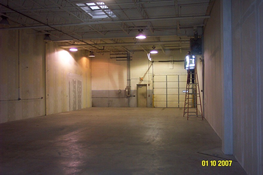 More Photos Of 1277 Naperville Dr, Romeoville Warehouse For Lease