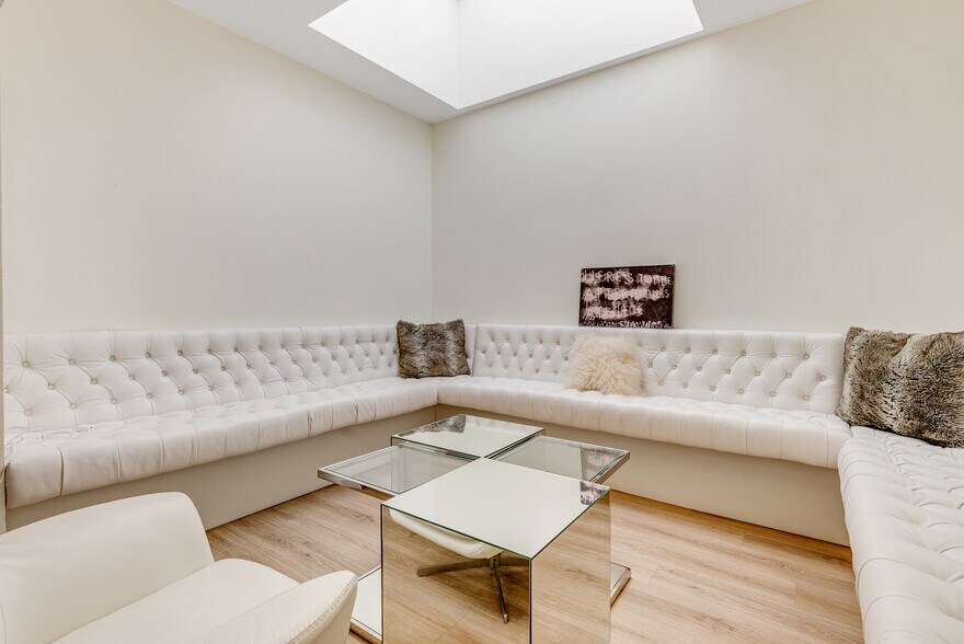 More Photos Of 6208-6212 Santa Monica Blvd, Los Angeles Loft Creative Space For Lease