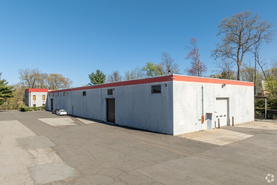 More Photos Of 173 Amboy Rd, Morganville Warehouse For Lease