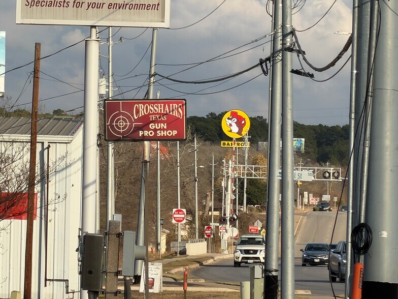 More Photos Of 1002 College St, Bastrop Freestanding For Lease