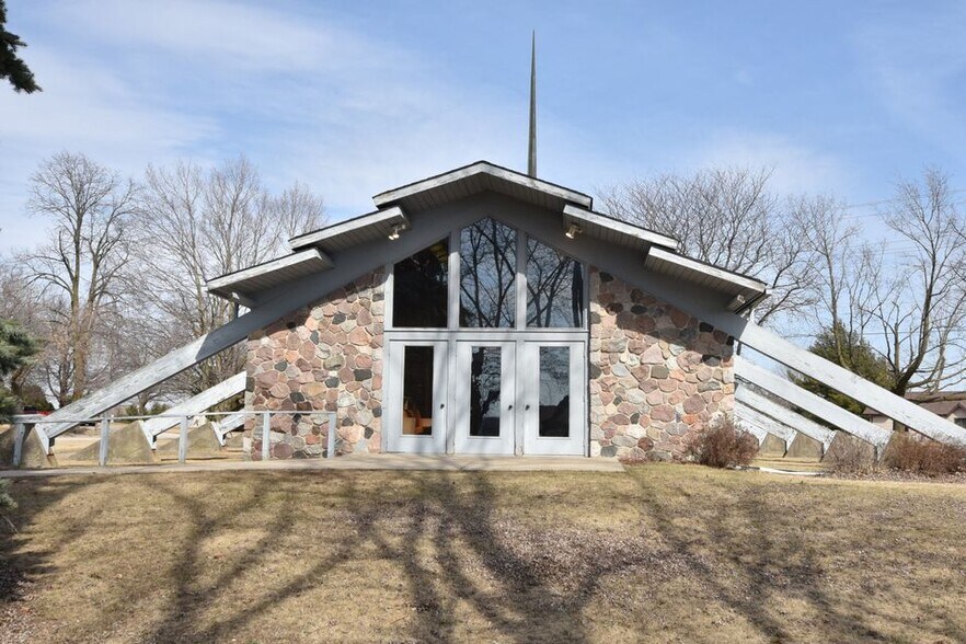 More Photos Of 1425 E Monroe Ave, Hartford Flex For Sale