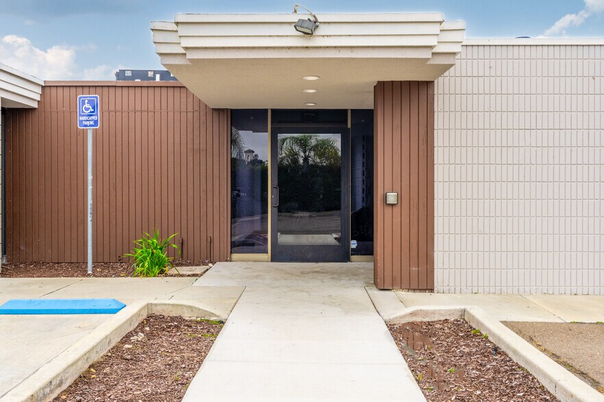 More Photos Of 225 W Madison Ave, El Cajon Medical For Lease