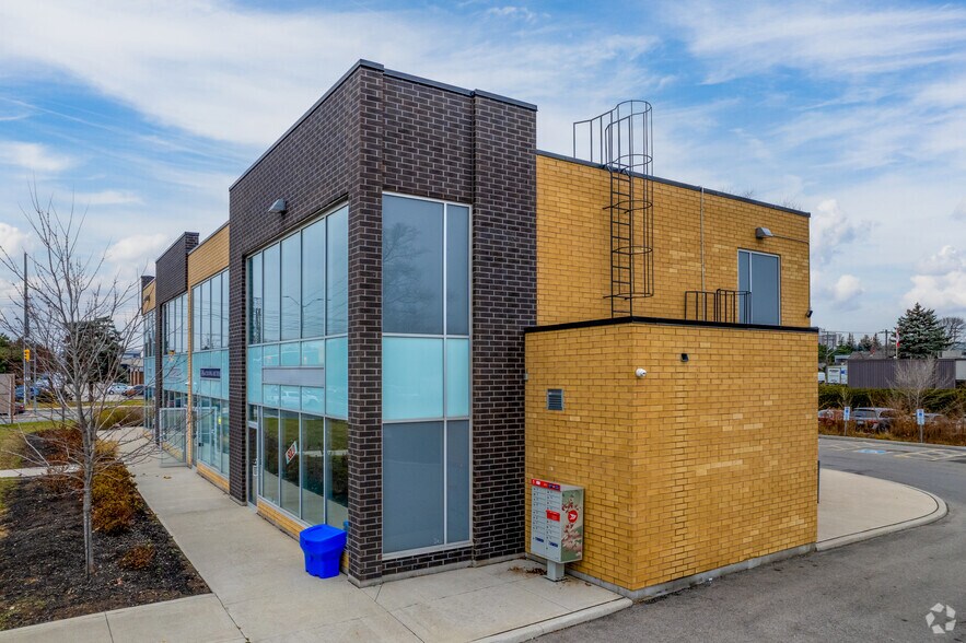 More Photos Of 2305 Stanfield Rd, Mississauga Office For Sale