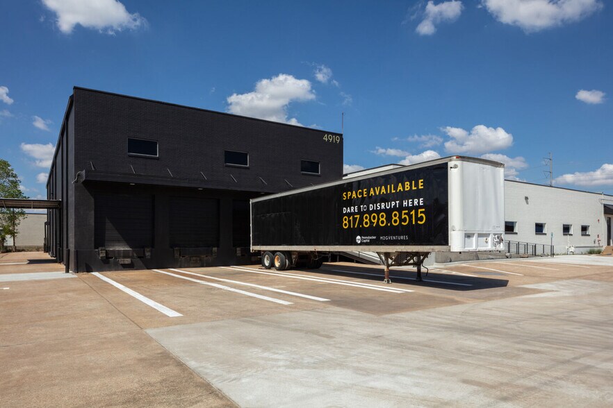 More Photos Of 4919 Woodall St, Dallas Warehouse For Sale