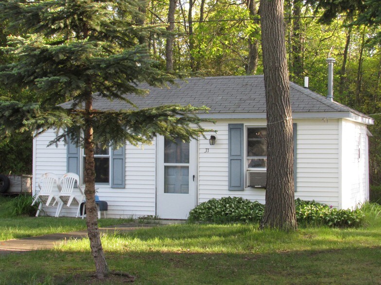 More Photos Of 4497 S US Highway 23, Greenbush Hotel For Sale