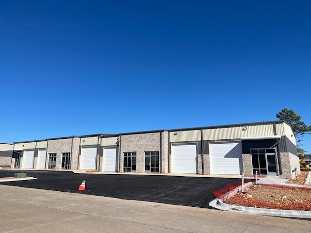 More Photos Of 2303 Worth Ln, Springdale Unknown For Lease