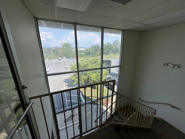 More Photos Of 16125 Business Pky, Hagerstown Service For Lease