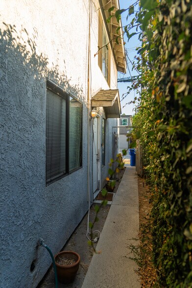 More Photos Of 2506 E 6th St, Long Beach Multifamily For Sale