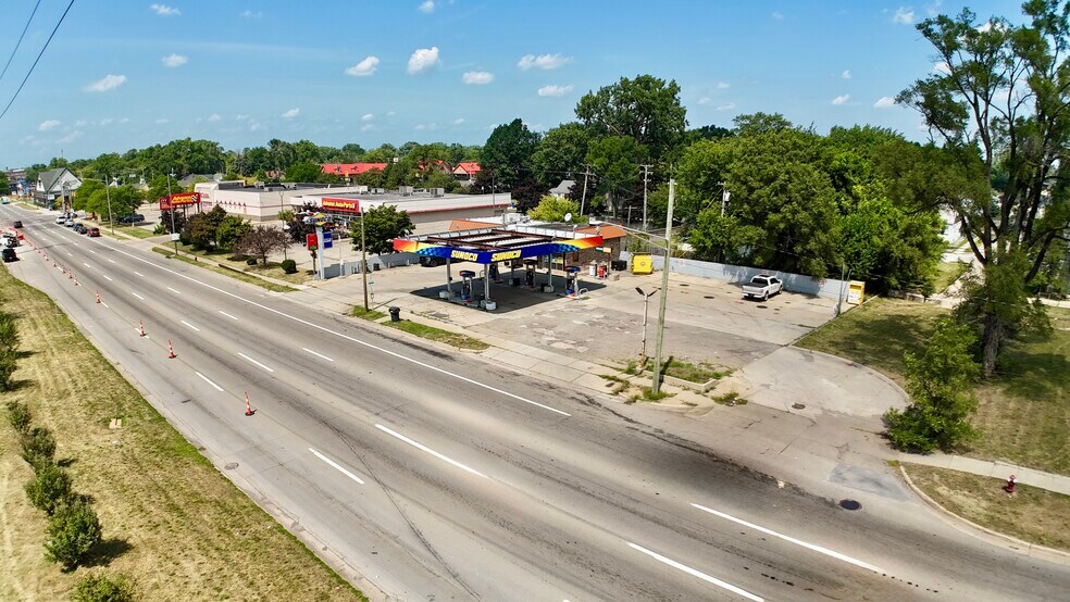 More Photos Of 8091 E Eight Mile Rd, Warren Freestanding For Sale