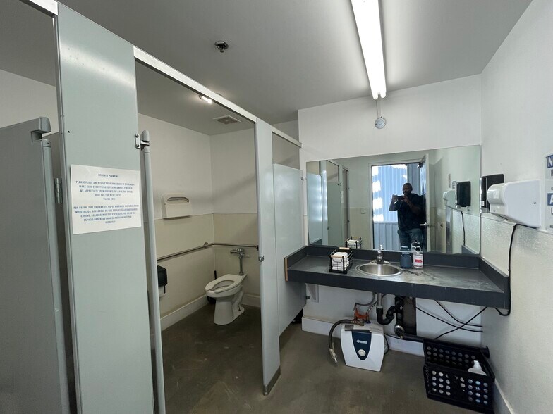 More Photos Of 101 S Coombs St, Napa Warehouse For Lease