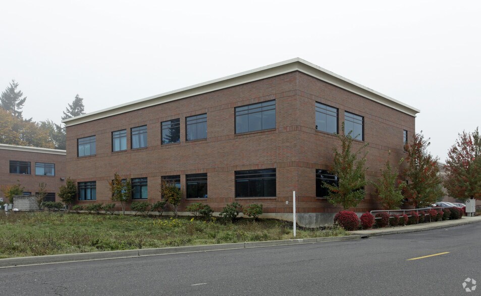More Photos Of 2105 NE 129th St, Vancouver Office For Lease