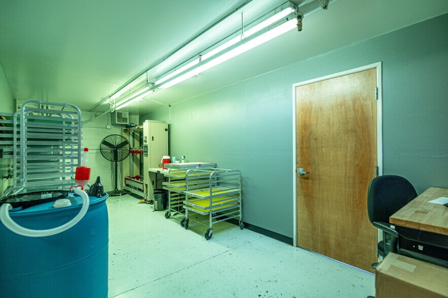 More Photos Of 62958 NE Layton Ave, Bend Light Manufacturing For Sale